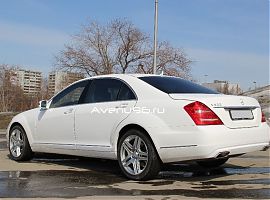 Аренда Мерседес S500W221Long белого цвета в Екатеринбурге