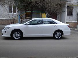 Прокат Тойота Камри рестайлинг с водителем в Екатеринбурге