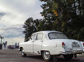 Советский ретро автомобиль - классика жанра Волга 21